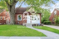 Building Photo - 18509 Mark Twain St