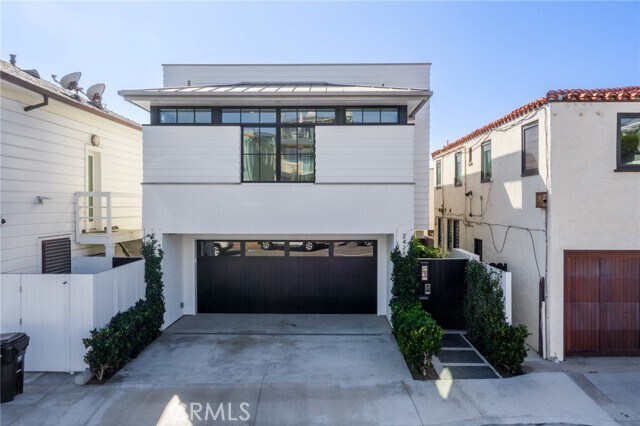 Building Photo - 2428 The Strand