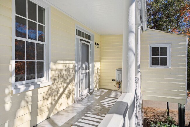 Building Photo - 89 Alexander St