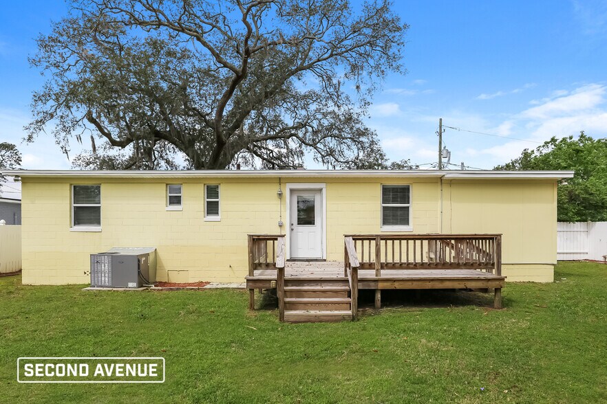 Building Photo - 11267 Bruce Dr