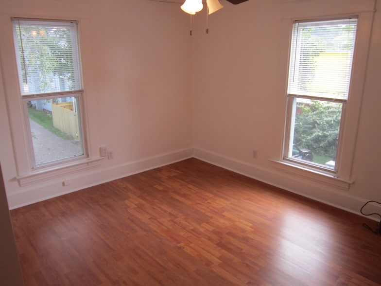 Rm C - 40 Moore Ave