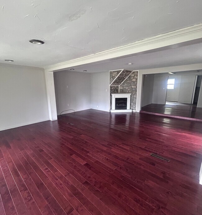 Building Photo - 32700 Pettibone Rd
