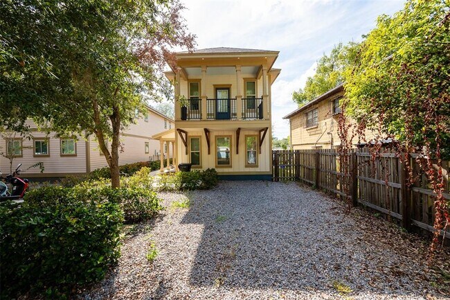 Building Photo - 711 NW 10th St