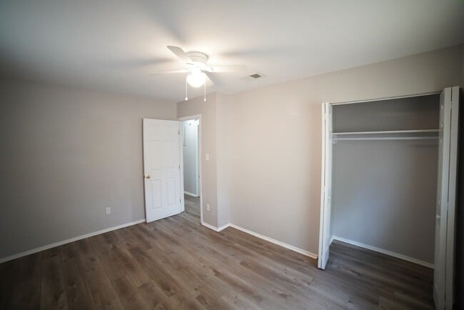 Building Photo - 4 bd/2 bath near Jackson Bluff