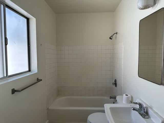 Building Photo - 919 Portola Ave