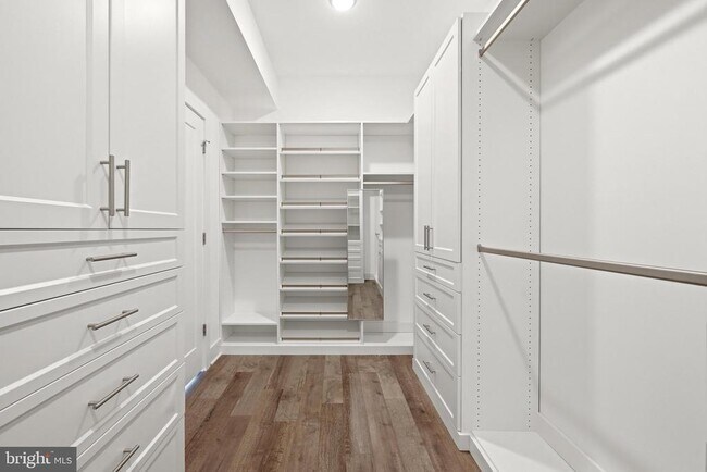 Building Photo - 44824 Tiverton Sq