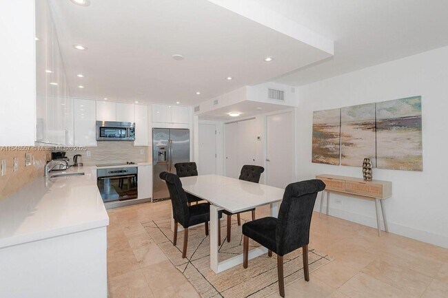 Building Photo - 2301 Collins Ave