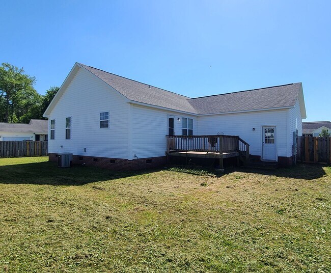 Building Photo - 3 bedroom/2 bath home Holly Ridge - Sages Ridge