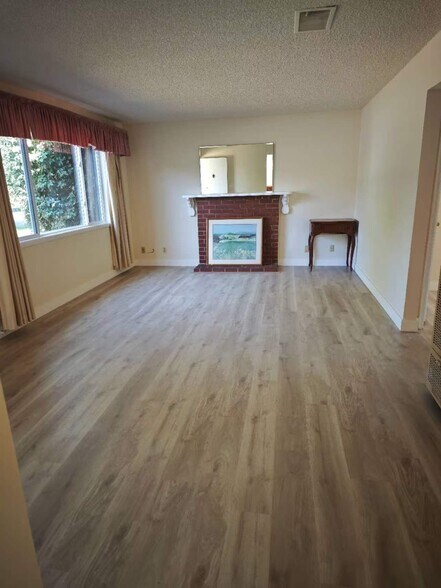 Building Photo - 2225 Pamela Dr