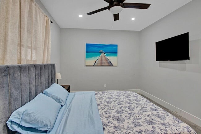 Building Photo - 2632 Madison St