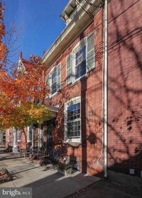 Building Photo - 121 Mulberry St