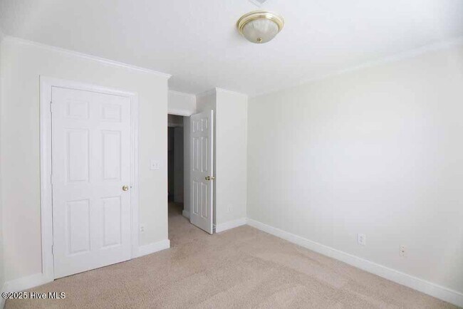 Building Photo - 173 Emily Dr