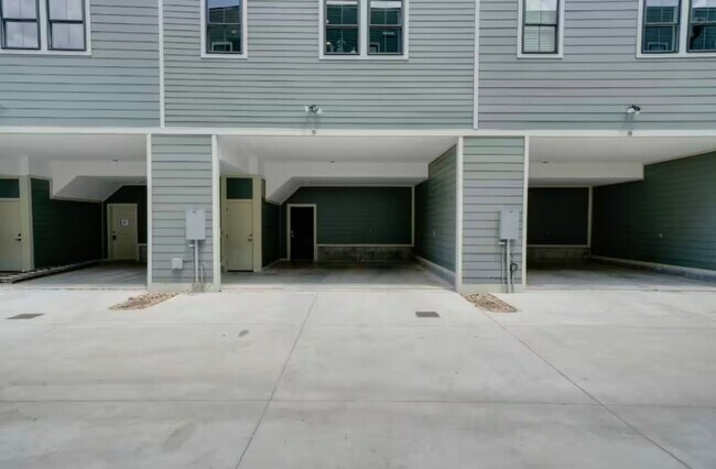 Building Photo - Spacious 3BR Condo in Nashville
