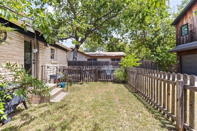 Building Photo - 5405 Sunshine Dr