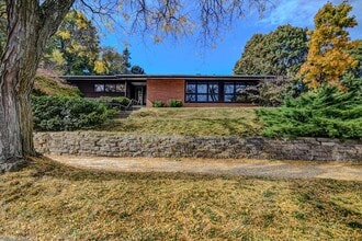 Building Photo - Mid Century Modern 3 bedroom- Hill Farms with pool