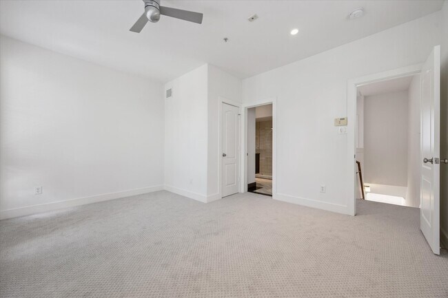 Building Photo - 100 McGowen St