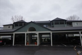 Building Photo - S. Landing 2 bedroom condo with Willamette...