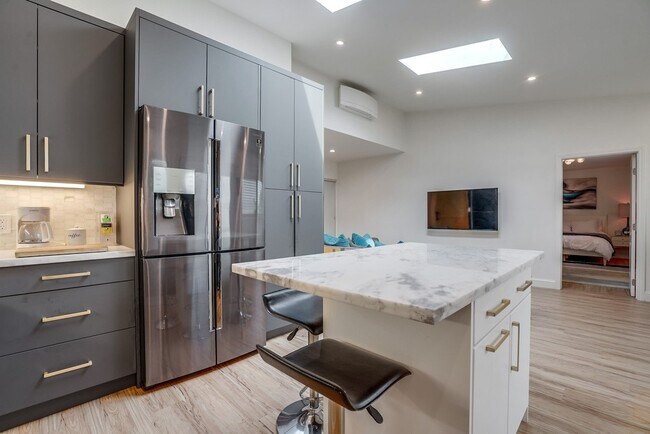 Building Photo - 12042 Sylvester St