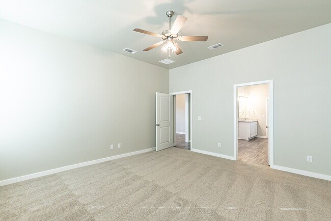 Building Photo - Beautiful 4 bed 3 bath home