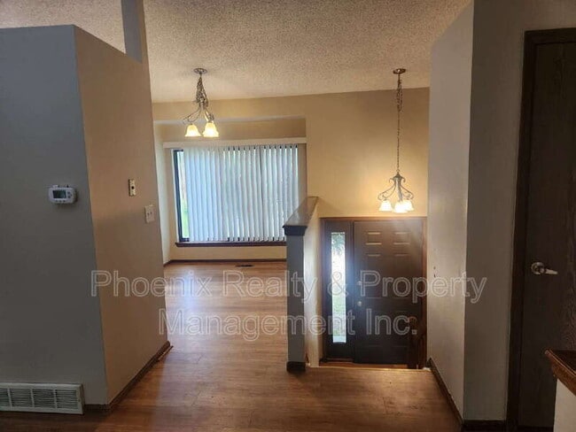 Building Photo - 146 Lois Dr