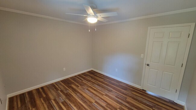 Building Photo - 4 bed, 2.5 Bath Home Available in Sugar Creek