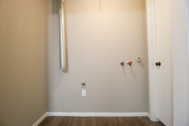 Building Photo - 2 Bed / 2 Bath Condo in Central Tulsa!