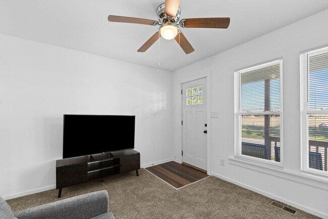 Building Photo - 927 Camden Ave