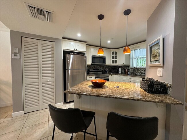 Building Photo - 17801 N Bay Rd