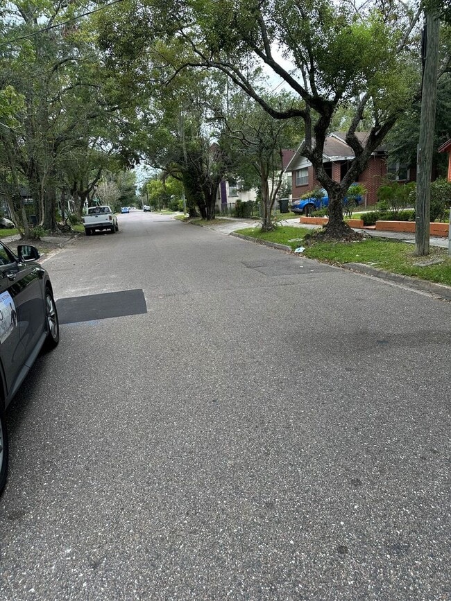 Building Photo - **Move in ready - 3/2 Renovated single family home