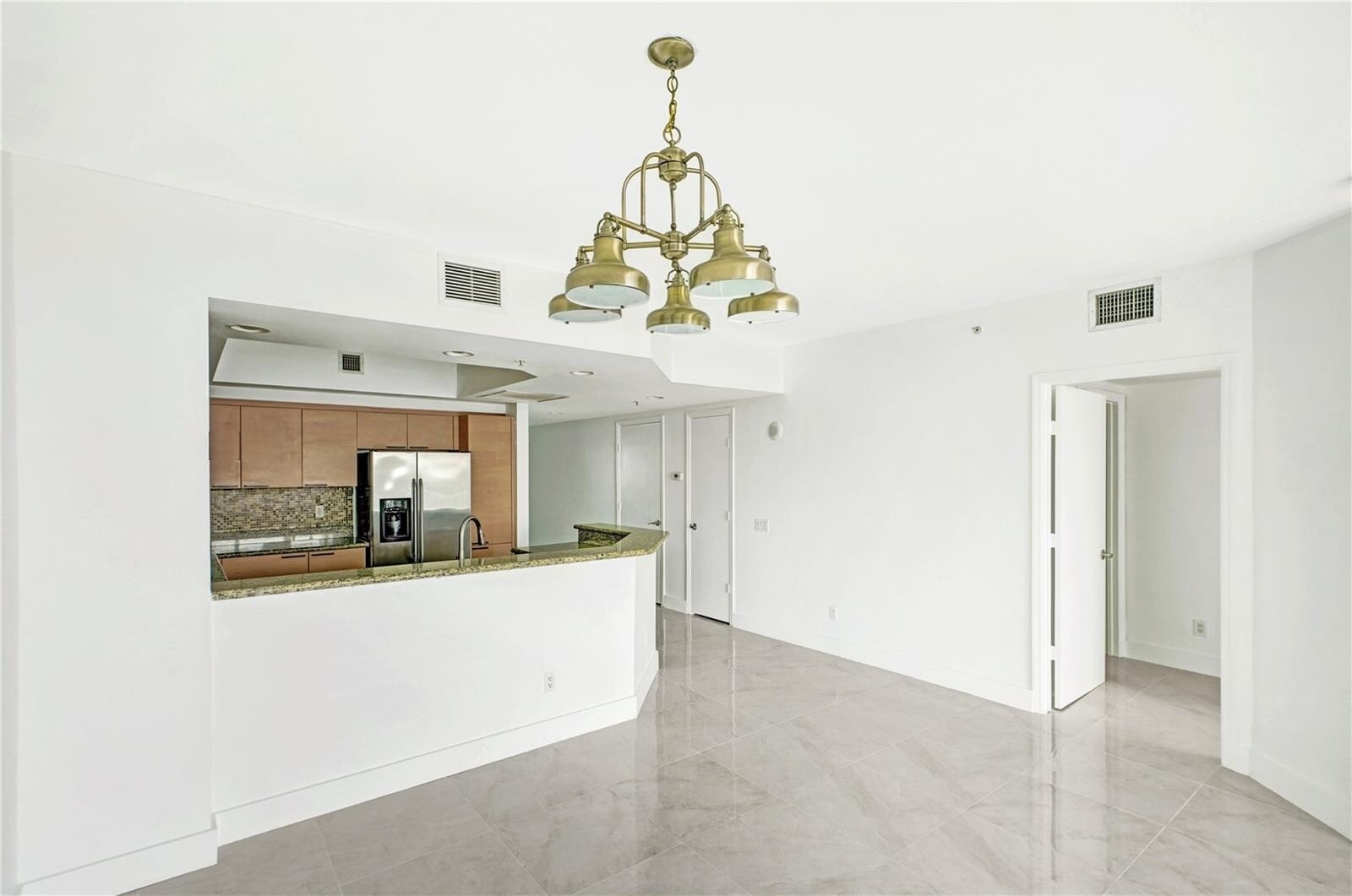 Building Photo - 14951 Royal Oaks Ln