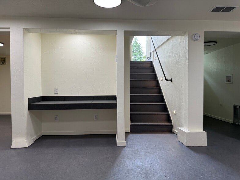 Building Photo - 790 17th St NE