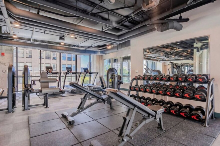 Building Photo - 330 E Vermont St