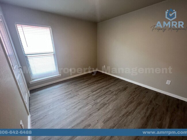 Building Photo - 2023 Kenwood Ave