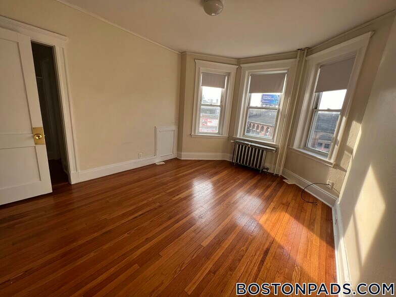 Building Photo - 1167 Boylston St