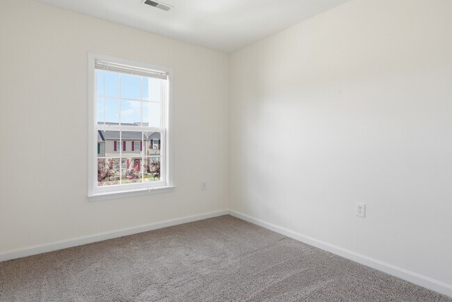 Building Photo - 10 Crabapple Ct
