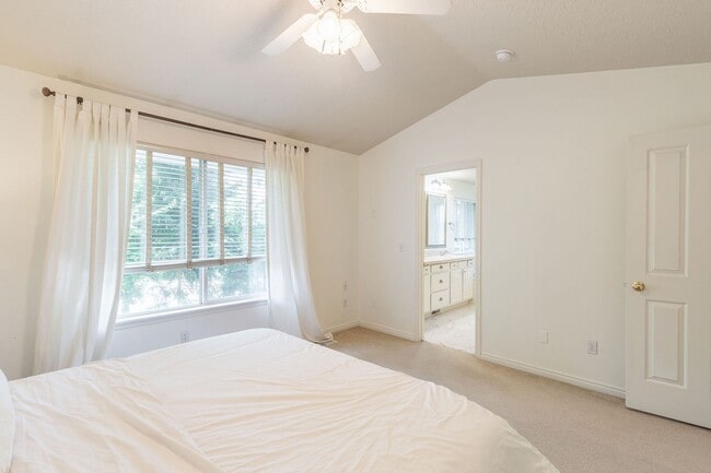 Building Photo - 3 Bed 2.5 Bath In The Heart Of Eagle