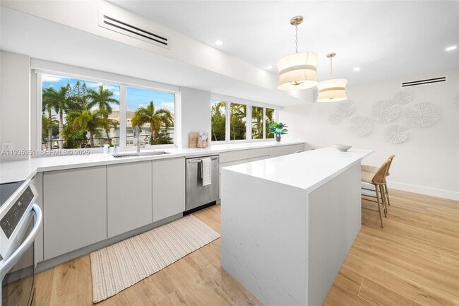 Building Photo - 10001 E Bay Harbor Dr