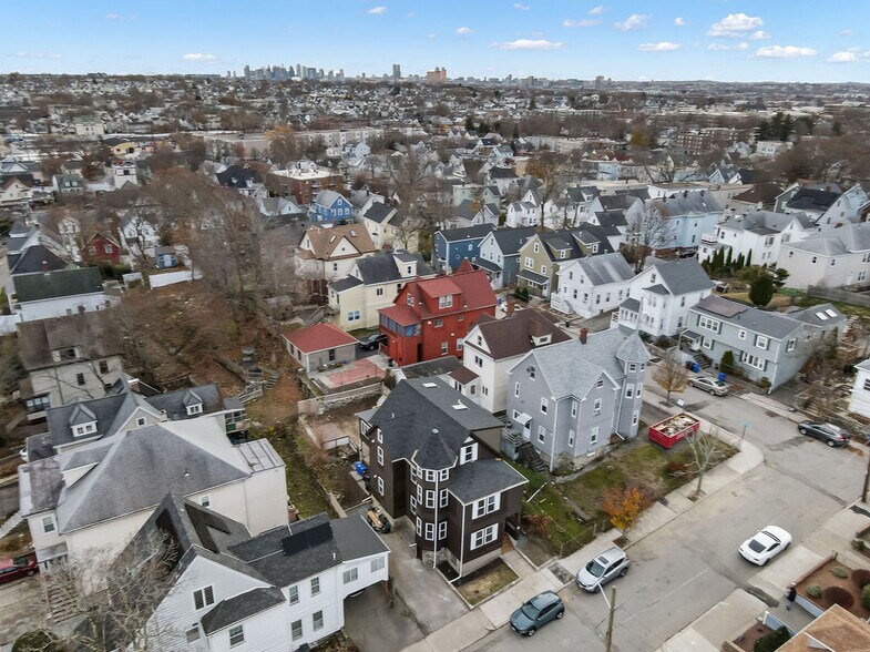 Building Photo - 11 Knollin St