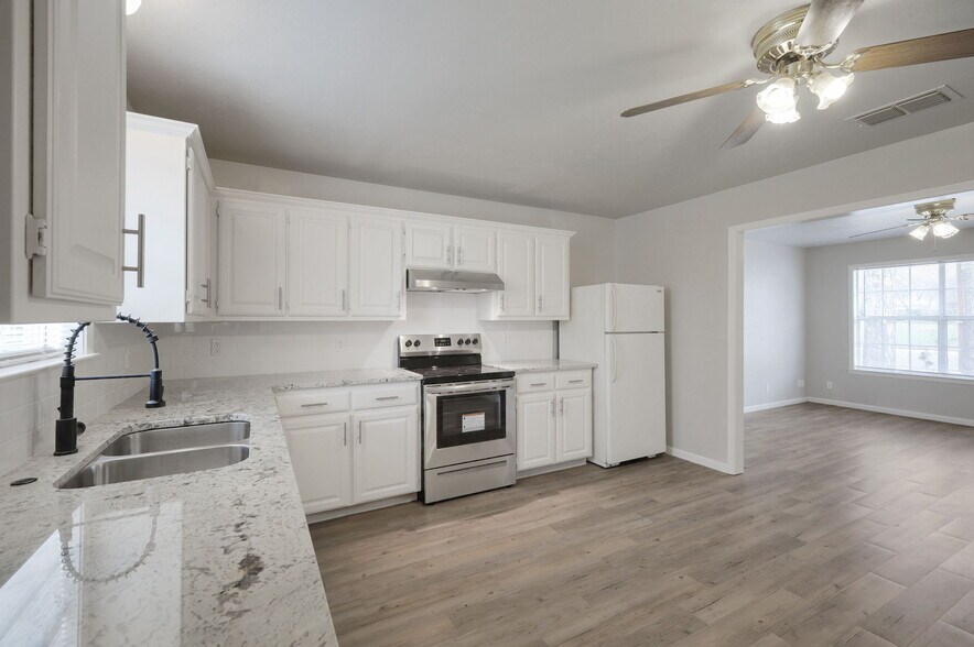 Building Photo - 608 Uland St