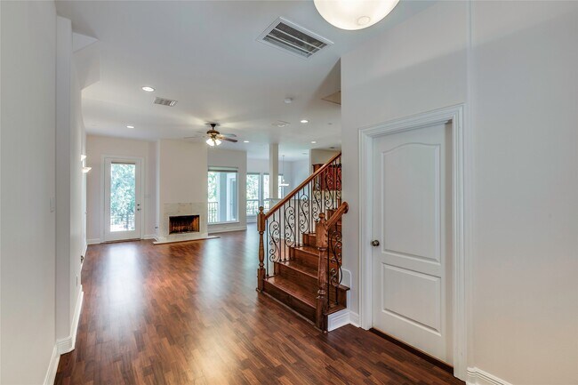 Building Photo - 12870 Kingsbridge Ln
