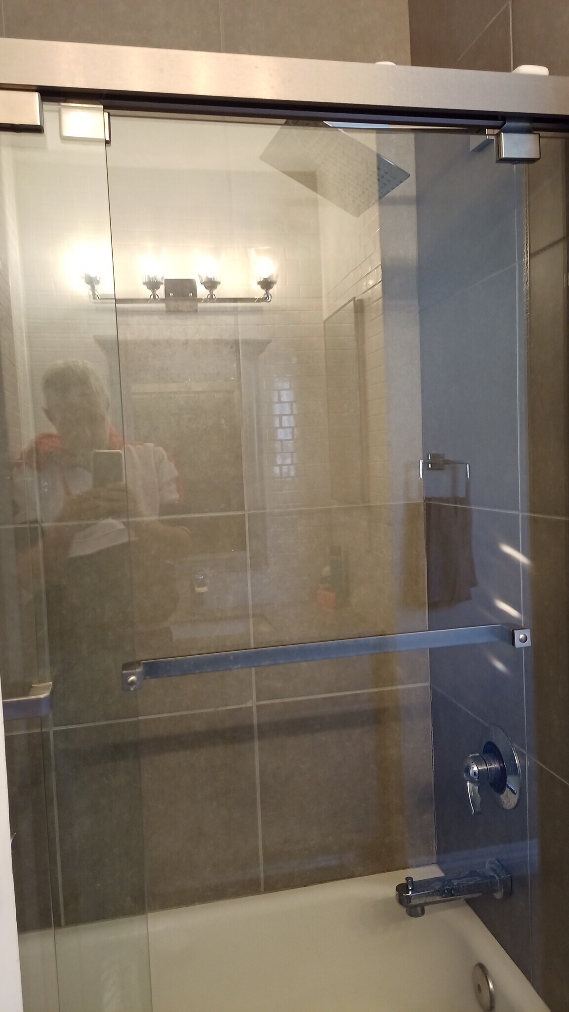 bathroom tub - 7200 Pirates Cove Rd