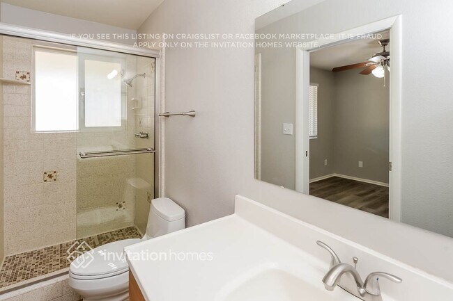 Building Photo - 3819 W Columbine Dr