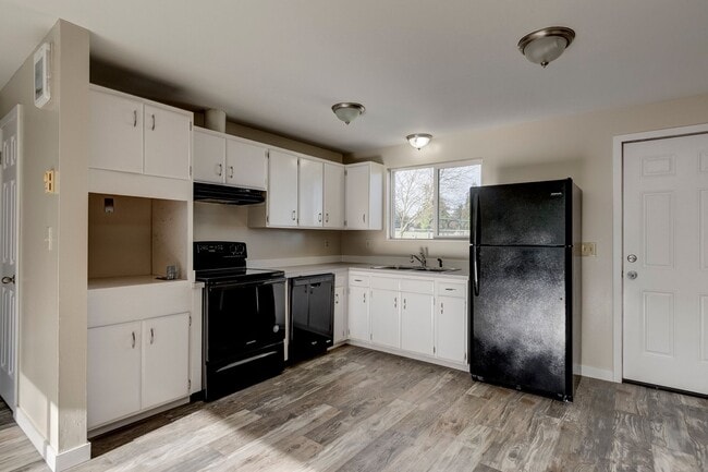 Building Photo - 850 SW 6th Ave