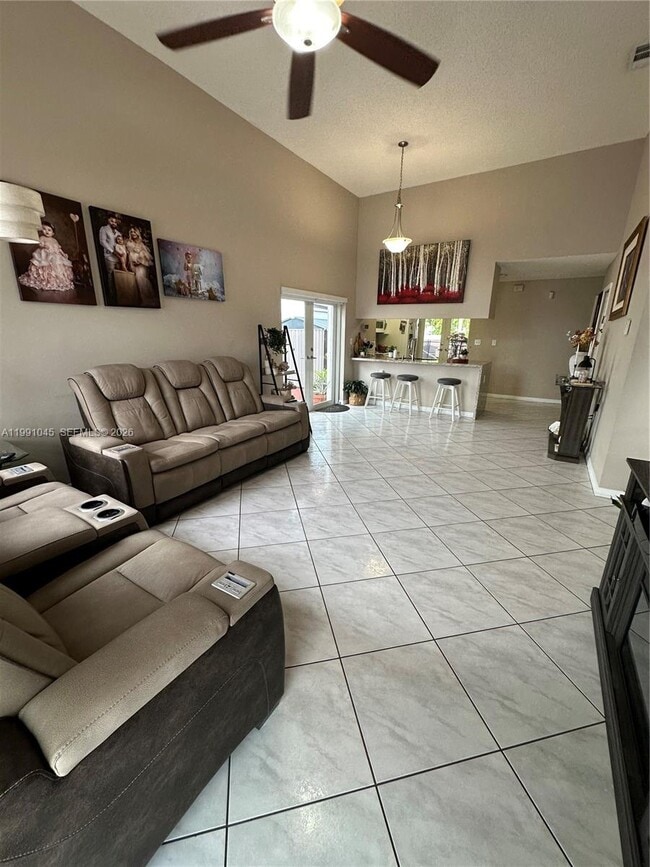 Building Photo - 15318 SW 41st Terrace