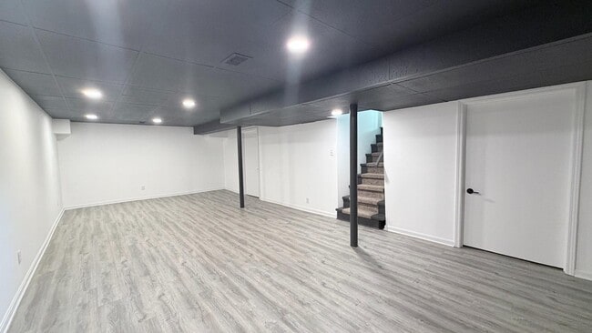 Building Photo - 555 S Ruston Ave