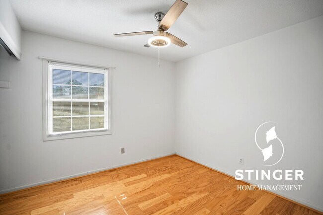 Building Photo - 3005 Dogwood St