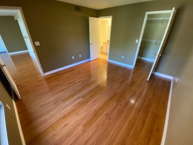 Building Photo - 555 E Silverado Ranch Blvd