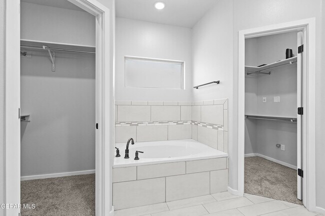 Building Photo - 932 Texas Madrone Dr