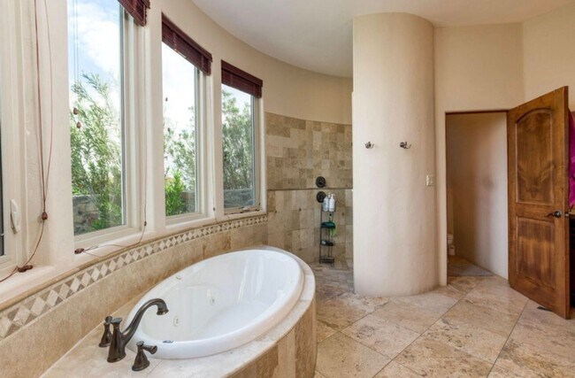 Building Photo - 3022 Lookout Ridge Dr
