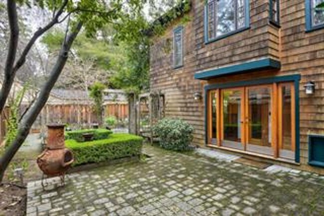 Building Photo - Craftsman Custom built home